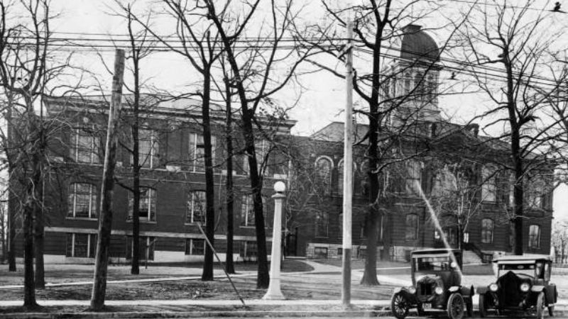 Old County Courthouse as it stood in 1925