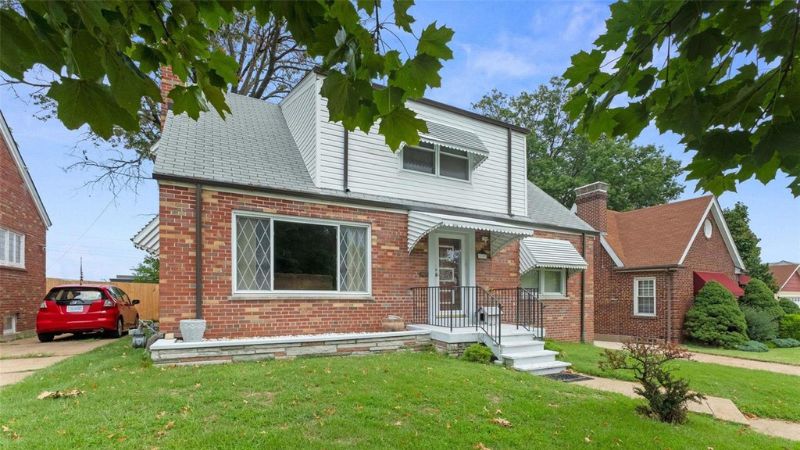 This 5bd/2bth home was built in 1952