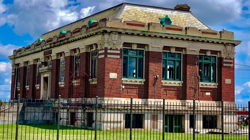 Divoll Library in Hyde Park