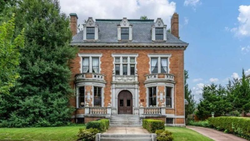 This 1908 Compton Heights Home once belonged to Monsanto president Gaston F. Dubois